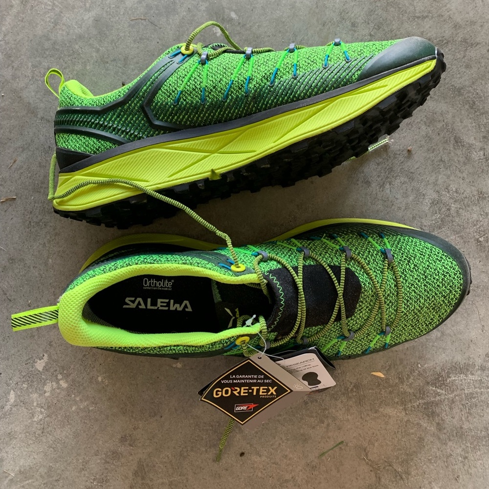 Hiking shoe